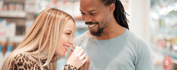 Perfumy unisex: dlaczego stają się coraz bardziej popularne i które z nich warto wypróbować?